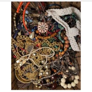 Costume Jewelry Lot; Mixed Metals, Mixed Materials. “Unsearched Untested” ©️2020